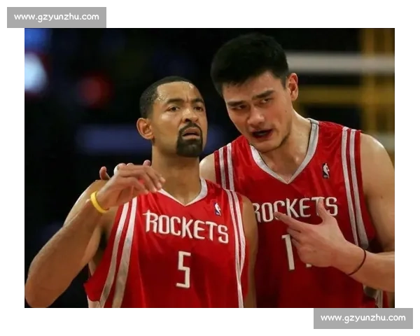 姚明对决霍华德内线巅峰较量见证中美巨人时代碰撞篮球历史经典瞬间回顾